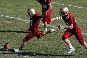 kaiyun网站-“华金·托比利亚的精准判断与敏捷防守，帮助美洲狮队稳固防线”